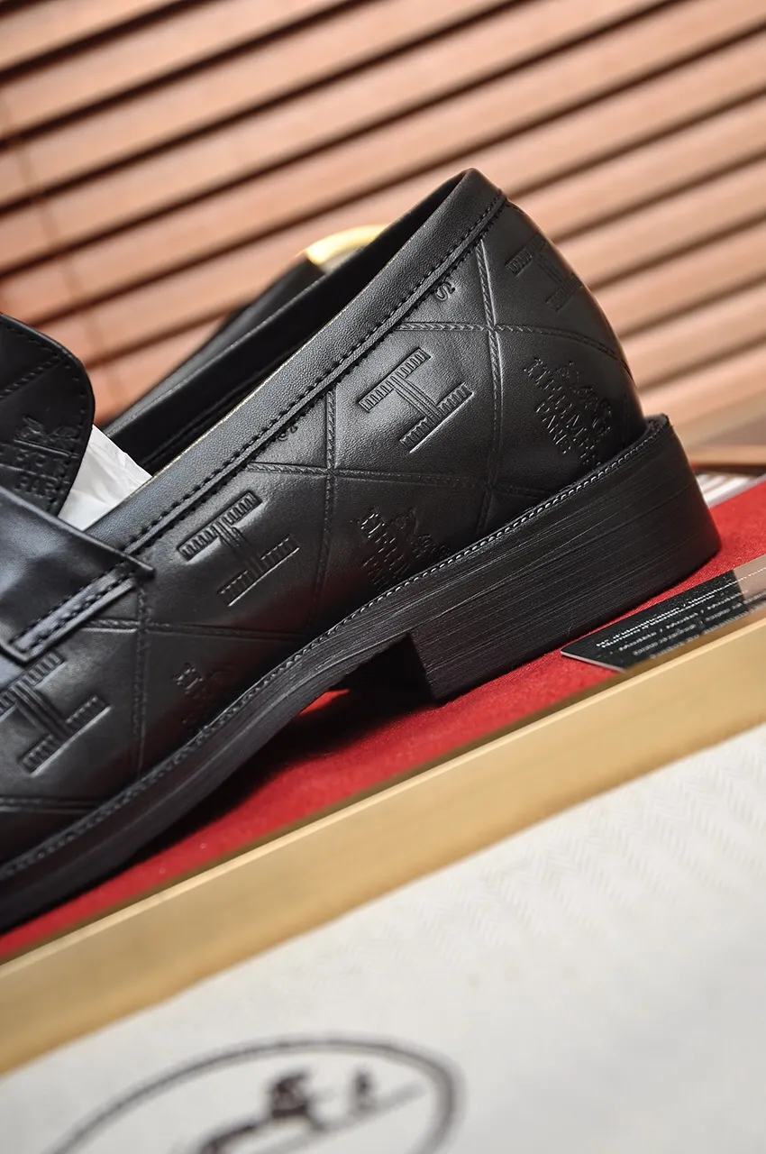Men's shoes💰480💶[HERMES] (sheepskin lining)🍀Italian top luxury🍀He does not pursue novel styles and gorgeous colors, but attracts the favor of successful men with his flawless, elegant and classic style! This very, very comfortable, simple and stable style makes it easy to match any style! The pattern is absolutely 1:1 refined from the original case, and we strive for excellence in materials, imported cowhide + cowhide lining💪💪💪extraordinary texture👍! .Black brown code number: 38 to 45 (45 customized)